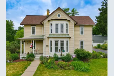 332  Riverside Dr, Fort Atkinson, WI 53538 - Photo 1