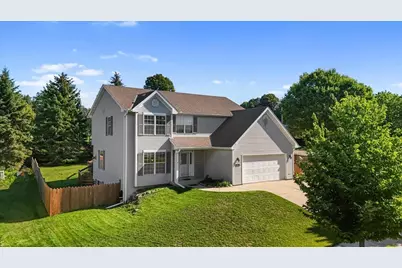 1136  Garfield Ln, Hartford, WI 53027 - Photo 2