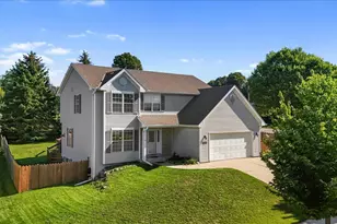 1136 Garfield Ln, Hartford, WI 53027 - Photo 2