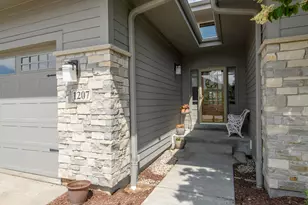 1207 Woodland Hills Dr, Waukesha, WI 53188 - Photo 6