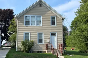 922 Broadway Ave, Sheboygan, WI 53081 - Photo 1