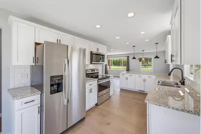 W240N6309  Maple Ave, Sussex, WI 53089 - Photo 6
