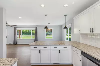 W240N6309  Maple Ave, Sussex, WI 53089 - Photo 8