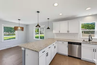 W240N6309  Maple Ave, Sussex, WI 53089 - Photo 4