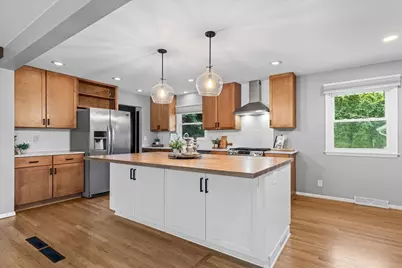 W244N6564  Westchester Dr, Sussex, WI 53089 - Photo 4