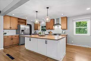 W244N6564 Westchester Dr, Sussex, WI 53089 - Photo 4