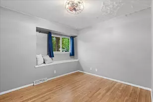 W244N6564 Westchester Dr, Sussex, WI 53089 - Photo 6