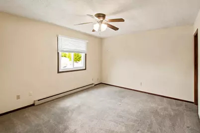W169N11546  Biscayne Dr, Germantown, WI 53022 - Photo 12
