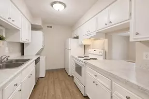 1061 Regent Rd, Oconomowoc, WI 53066 - Photo 6