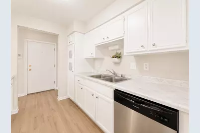 1061  Regent Rd #612, Oconomowoc, WI 53066 - Photo 8