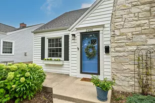 2464 N 82nd St, Wauwatosa, WI 53213 - Photo 8