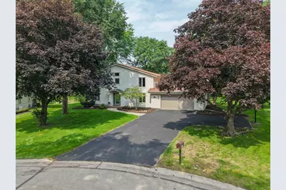 15270  Red Fox Ln, Elm Grove, WI 53122 - Photo 2