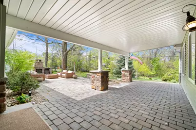 1069  Sauganash Dr, Fontana, WI 53125 - Photo 6