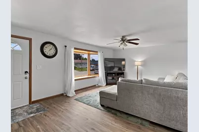 3519 W Marshall St, Manitowoc, WI 54220 - Photo 2