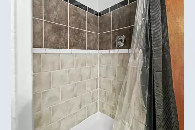 2202  Henry St, Sheboygan, WI 53081 - Photo 18