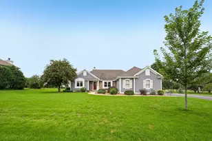 N64W13863 Cobblestone Dr, Menomonee Falls, WI 53051 - Photo 58