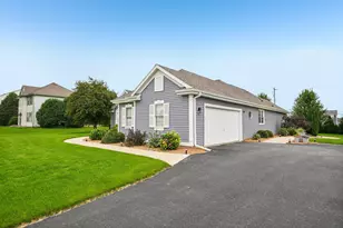 N64W13863 Cobblestone Dr, Menomonee Falls, WI 53051 - Photo 48