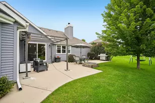 N64W13863 Cobblestone Dr, Menomonee Falls, WI 53051 - Photo 52