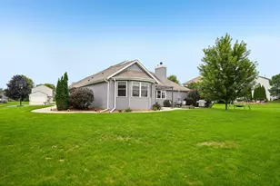 N64W13863 Cobblestone Dr, Menomonee Falls, WI 53051 - Photo 50