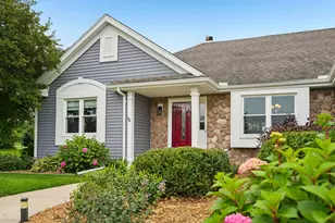 N64W13863 Cobblestone Dr, Menomonee Falls, WI 53051 - Photo 2