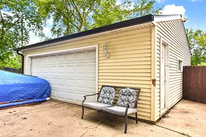 3678 S Bombay Ave, Saint Francis, WI 53235 - Photo 18