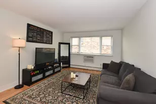 2121 N Cambridge Ave, Milwaukee, WI 53202 - Photo 2