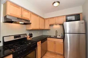 2121 N Cambridge Ave, Milwaukee, WI 53202 - Photo 8