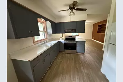 8414 S Verdev Dr, Oak Creek, WI 53154 - Photo 2
