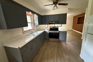 8414 S Verdev Dr, Oak Creek, WI 53154 - Photo 2
