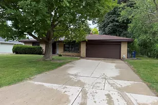 8414 S Verdev Dr, Oak Creek, WI 53154 - Photo 12