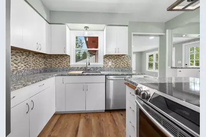 N69W20947  Pleasant St, Menomonee Falls, WI 53051 - Photo 20