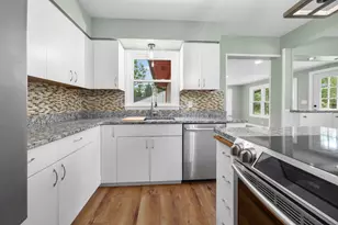 N69W20947 Pleasant St, Menomonee Falls, WI 53051 - Photo 20
