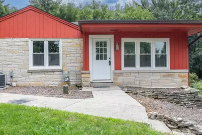 N69W20947  Pleasant St, Menomonee Falls, WI 53051 - Photo 4