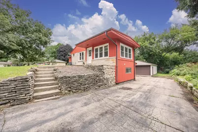 N69W20947  Pleasant St, Menomonee Falls, WI 53051 - Photo 6
