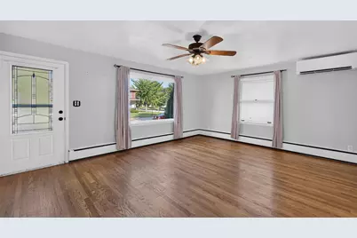 4310 S Iowa Ave, Saint Francis, WI 53235 - Photo 10