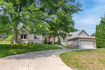 16520 W Heatherly Dr, New Berlin, WI 53151 - Photo 2