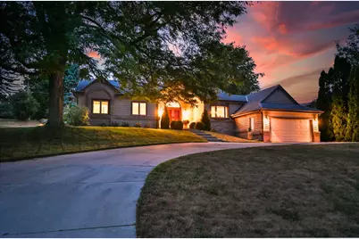 16520 W Heatherly Dr, New Berlin, WI 53151 - Photo 4