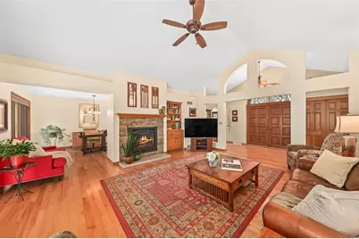 16520 W Heatherly Dr, New Berlin, WI 53151 - Photo 12