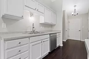 8407 S Cortland Dr, Oak Creek, WI 53154 - Photo 8