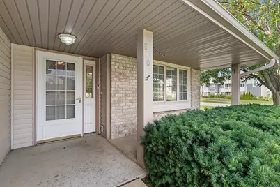 8407 S Cortland Dr, Oak Creek, WI 53154 - Photo 2