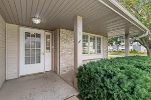 8407 S Cortland Dr, Oak Creek, WI 53154 - Photo 2