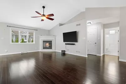 8407 S Cortland Dr, Oak Creek, WI 53154 - Photo 2