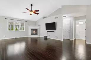 8407 S Cortland Dr, Oak Creek, WI 53154 - Photo 2