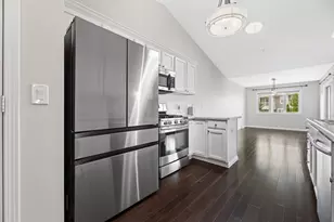 8407 S Cortland Dr, Oak Creek, WI 53154 - Photo 10
