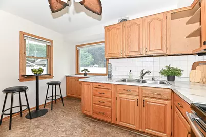 2321 S 82nd St, West Allis, WI 53219 - Photo 10