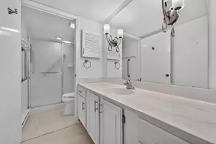 3838 N Oakland Ave, Shorewood, WI 53211 - Photo 12