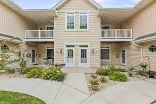W398N6071 Autumn Woods Dr, Oconomowoc, WI 53066 - Photo 1