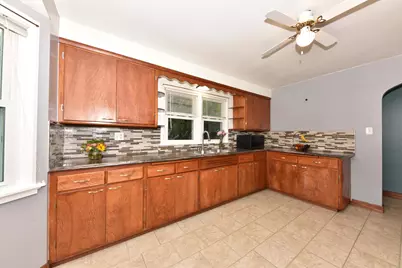 3208 S 30th St, Milwaukee, WI 53215 - Photo 12