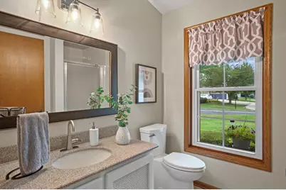 3580 W Cottonwood Ct, Greenfield, WI 53221 - Photo 16
