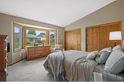 3580 W Cottonwood Ct, Greenfield, WI 53221 - Photo 12